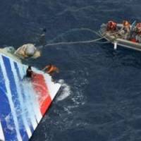 Crash Rio – Paris : une partie importante de l’avion retrouvée