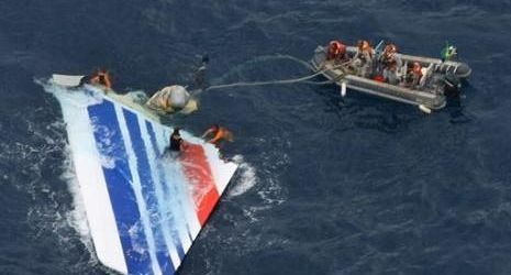 Crash Rio – Paris : une partie importante de l’avion retrouvée