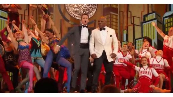 Tony Awards 2013 : Neil Patrick Harris danse avec Mike Tyson - Vidéo