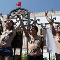 Femen Tunisie : la condamnation des trois militantes, un acte politique inquiétant ?