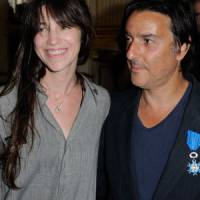 Yvan Attal demande Charlotte Gainsbourg en mariage - Vidéo