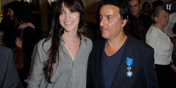 Yvan Attal demande Charlotte Gainsbourg en mariage - Vidéo