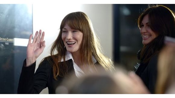 Carla Bruni Sarkozy a de la compassion pour François Hollande