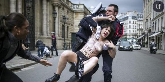 Femen : une tentative de manifestation avortée, seins nus devant l'Élysée