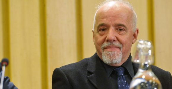 Quand Paulo Coelho fait rimer « Le Manuscrit retrouvé » avec une part d’humanité