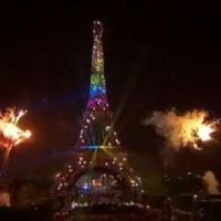 Feu d'artifice du 14 juillet : le rainbow flag sur la Tour Eiffel agite Twitter