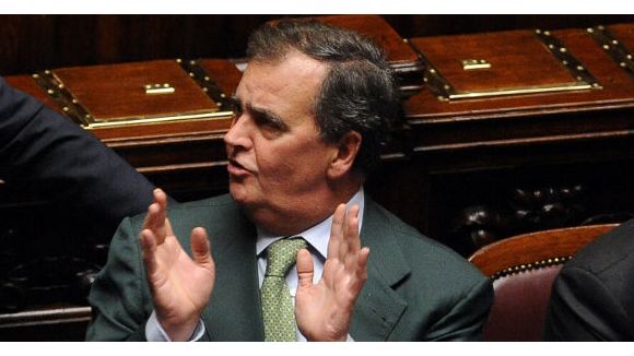 Roberto Calderoli : après sa déclaration raciste, il envoie des fleurs à la ministre italienne 