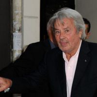 Sexisme : Alain Delon regrette que "les femmes soient devenues des hommes"