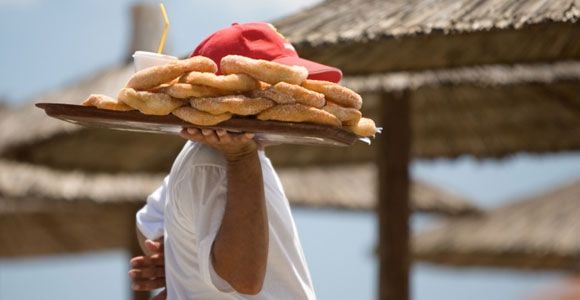 Top 5 des gourmandises régressives qu’on mange à la plage