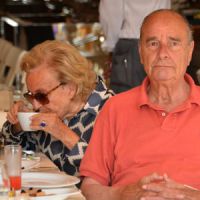 Jacques Chirac trompe l’ennui en vacances et fume en cachette