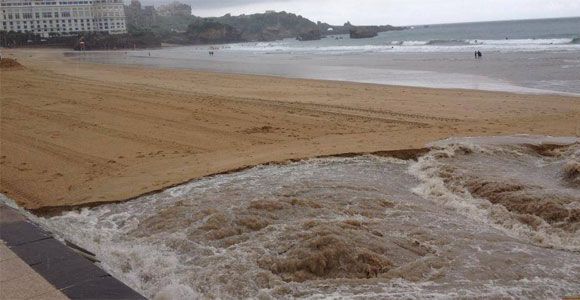 Biarritz : le déversement des eaux usées indigne Facebook 