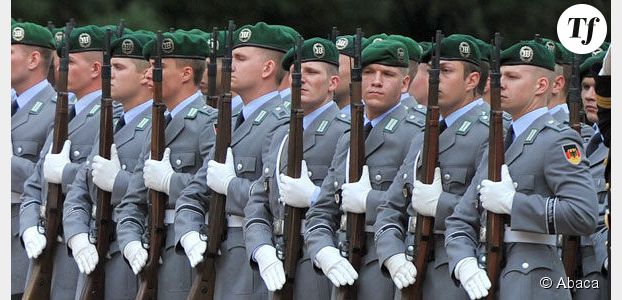 Pourquoi les soldats allemands ont le sein gauche qui pousse ?