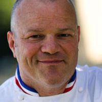M6 - "Cauchemar en cuisine" : qui est le chef Philippe Etchebest ?