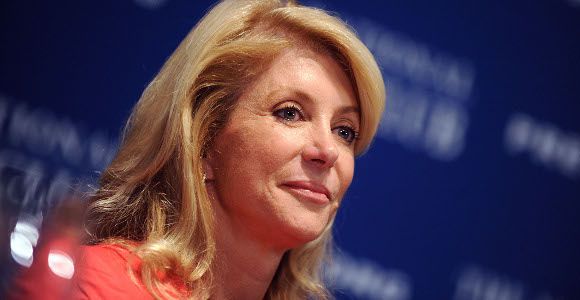 Wendy Davis traitée de "Barbie" par les républicains, Mattel réplique