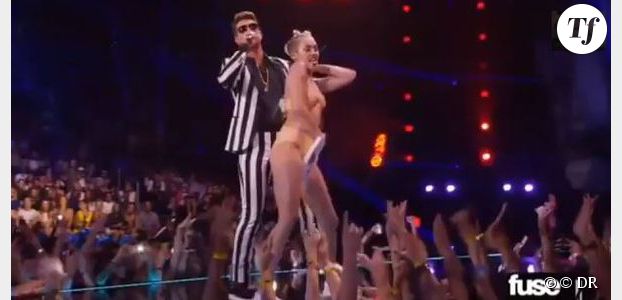 MTV VMA 2013 : Miley Cyrus trop sexy lors de son duo avec Robin Thicke ? Vidéo
