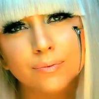 Lady Gaga, rédactrice en chef du quotidien « Metro » cherche un assistant
