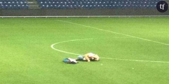 Un couple danois fait l’amour sur un terrain de foot après un match