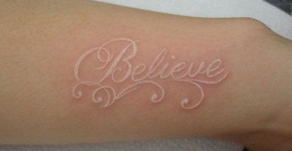 Tatouage blanc : pour ou contre la tendance du tattoo blanc ?