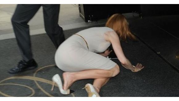 Nicole Kidman : chute spectaculaire à cause d'un paparazzi à vélo