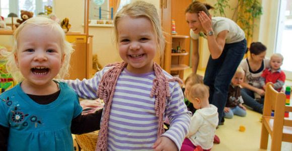 Garde d'enfants : les familles modestes n'auront plus à avancer les frais