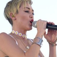 Miley Cyrus à demi nue et en larmes : l'ex-Disney girl au bord du craquage ? - vidéo