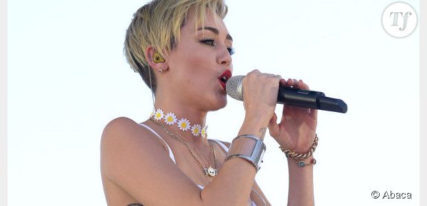 Miley Cyrus à demi nue et en larmes : l'ex-Disney girl au bord du craquage ? - vidéo