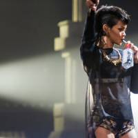 Rihanna fait polémique en comparant un paparazzi à un nazi