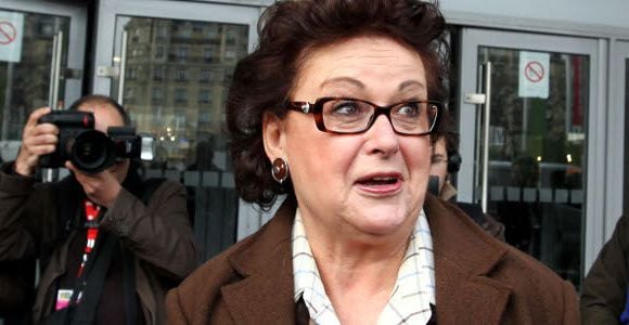 Christine Boutin couverte de baisers par des ex-Femen - vidéo