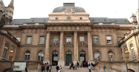 Crèche Baby Loup : le parquet entérine l'interdiction du port du voile