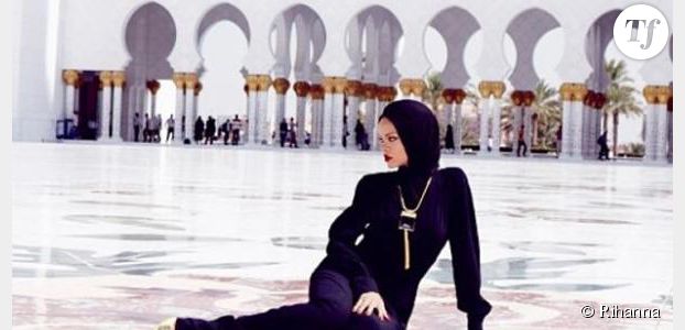 Rihanna : elle pose voilée devant une mosquée à Abu Dhabi 