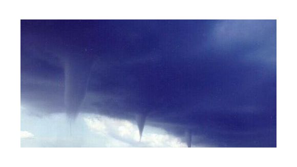 Etats-Unis : 300 tempêtes et tornades en une semaine et plus de 300 victimes