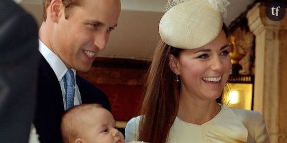 Baptême du prince George : les photos du bébé avec Kate et William