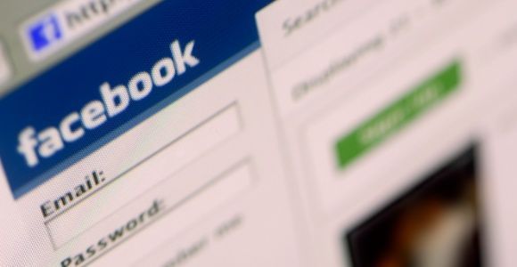 Inde : interdite de Facebook, elle se suicide