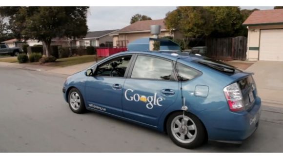Google Car : la voiture automatique conduit mieux que des pilotes pro 