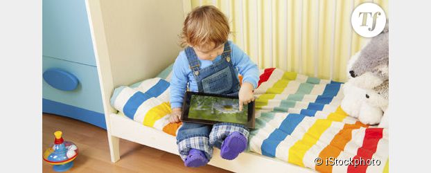 Un tiers des bébés utilise une tablette avant de savoir parler : faut-il s'en inquiéter ?