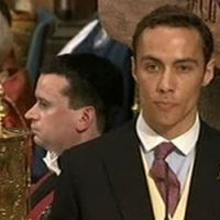 William déjà au travail alors que le frère de Kate, James,  fait le buzz sur Internet...