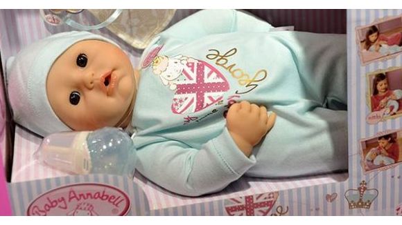 Noël 2013 : une poupée du prince George en Angleterre !