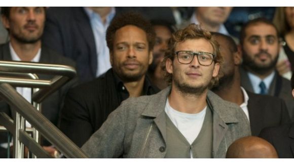 Amaury Leveaux ; "Zahia sortie en fauteuil roulant de l'hôtel des bleus", le tweet qui dérape