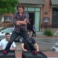 Channing Tatum imite Van Damme et son grand écart