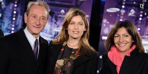 Noël 2013 : Laetitia Casta a illuminé les Champs-Élysées - vidéo