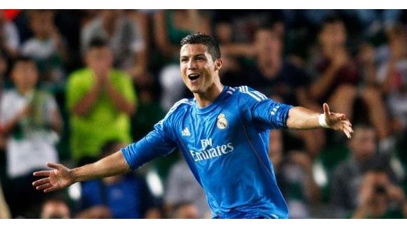 FIFA 14 : Cristiano Ronaldo (CR7) met la misère à Lionel Messi
