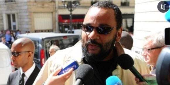 Dieudonné : sa compagne dépose la marque « quenelle »