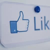 Facebook : le nouveau bouton "compassion", on aime ou pas ?