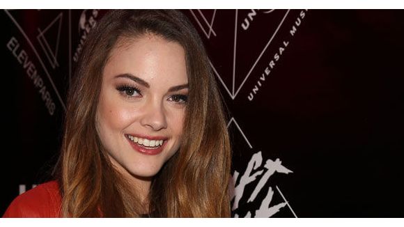 Solweig Rediger-Lizlow pose nue