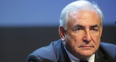 DSK dans la salle d'audience, soutenu par Anne Sinclair 