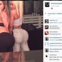 Kim Kardashian poste (encore) un selfie sexy de ses fesses sur Instagram