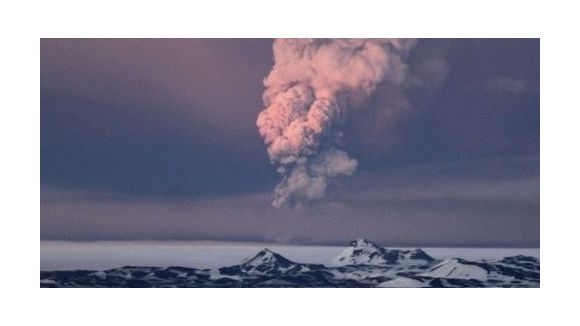 Volcan-Islande : un an après, une autre éruption menace le trafic aérien 