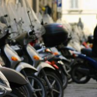 Le stationnement payant pour moto et scooter à Paris, c'est pour bientôt ?