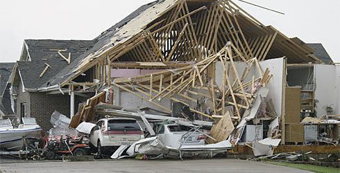 Tornades meurtrières aux Etats-Unis : la ville de Joplin pleure ses 89 morts 