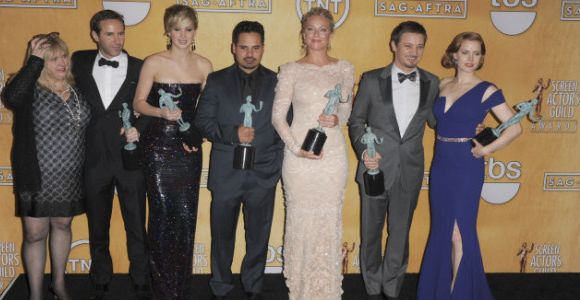 SAG Awards 2014 : Jennifer Lawrence se moque de sa robe Dior